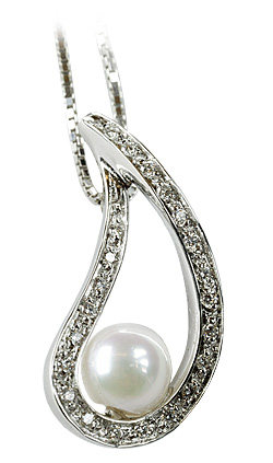 Varengo Pendant - 18 Ct Gold - Pearl and Diamonds